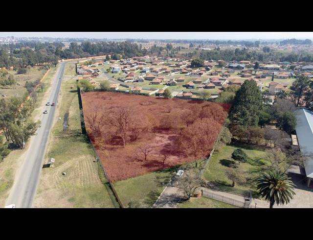 LAND FOR SALE IN STRUBENVALE